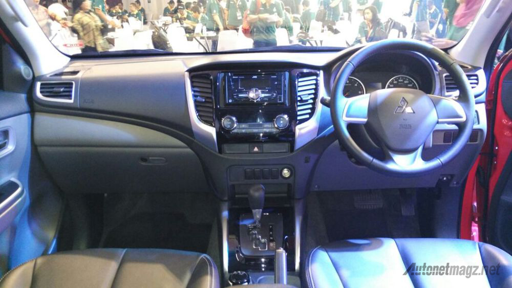 Mitsubishi, mitusbishi-all-new-triton-interior: Mitsubishi All New Triton 2015 Akhirnya Resmi Meluncur Hari Ini