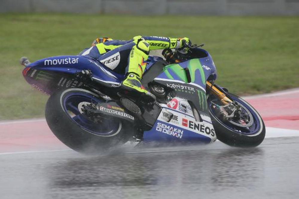 MotoGP, valentino-rossi-motogp-silverstone-2015: Hasil Race MotoGP Silverstone Inggris 2015, Wet Race Dramatis Rossi!