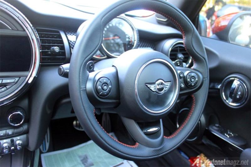 First Impression Review MINI Cooper JCW : Exciting British Pocket Rocket!