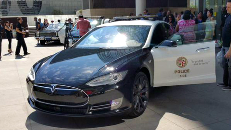 Berita, tesla-model-s-lapd-polisi: Wow, Kepolisian Los Angeles Dapatkan BMW i3 dan Tesla Model S Sebagai Pasukan Baru!
