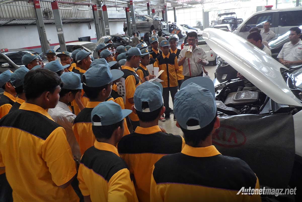 Kia, SMK Darussalam Cilacap berkunjung ke KIA Indonesia: KIA Indonesia Sumbangkan Mesin dan Transmisi Untuk Bahan Latihan Siswa SMK