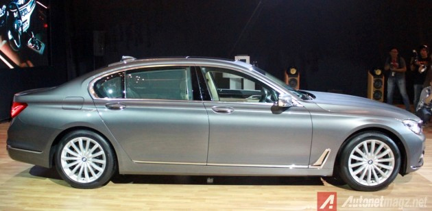 Berita, bmw-7-series-side: First Impression Review BMW 7 Series, Sedan Premium Tercanggih Saat Ini!