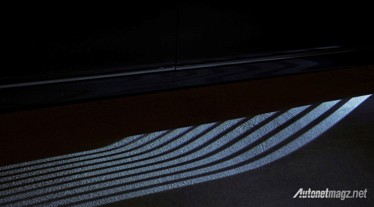 Berita, bmw-seri-7-welcome-light-carpet: First Impression Review BMW 7 Series, Sedan Premium Tercanggih Saat Ini!