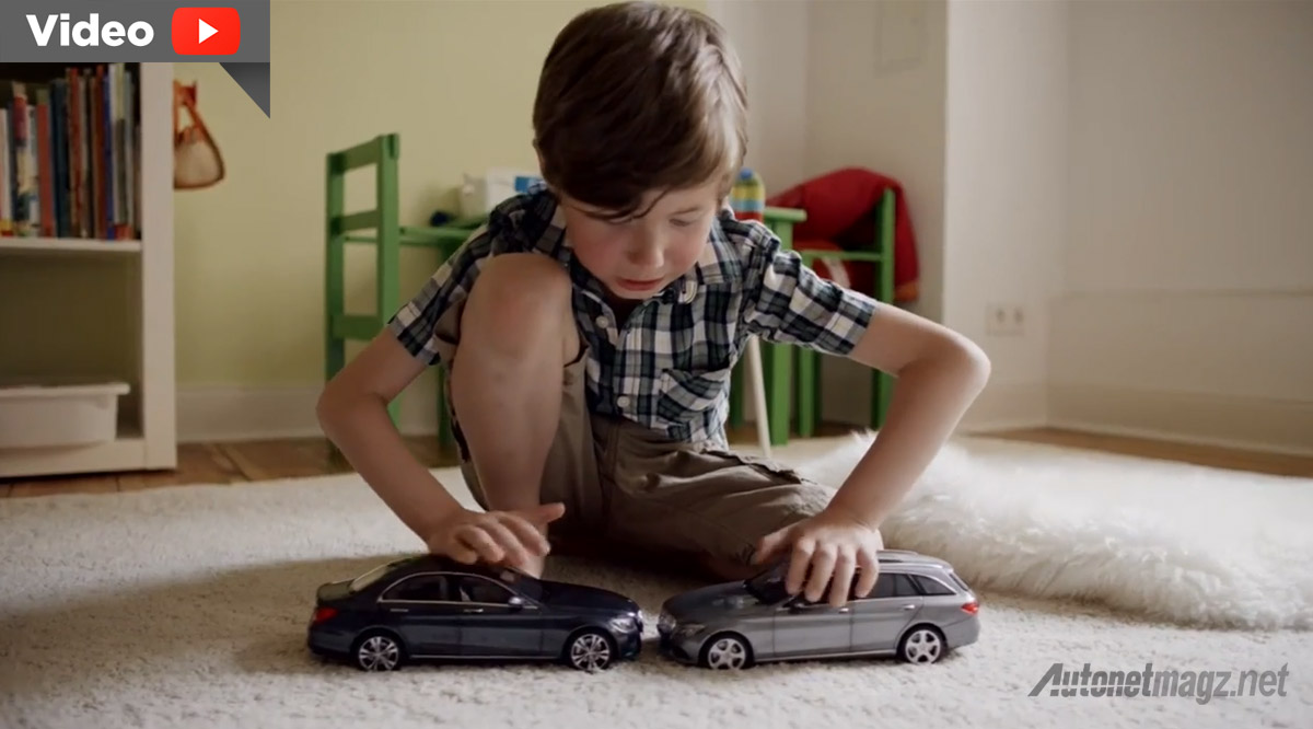 Berita, iklan-unik-mercedes-benz: Iklan Unik Sistem Keselamatan Mercedes Benz Andalkan Mobil Mainan Yang Tidak Bisa Ditabrakkan!