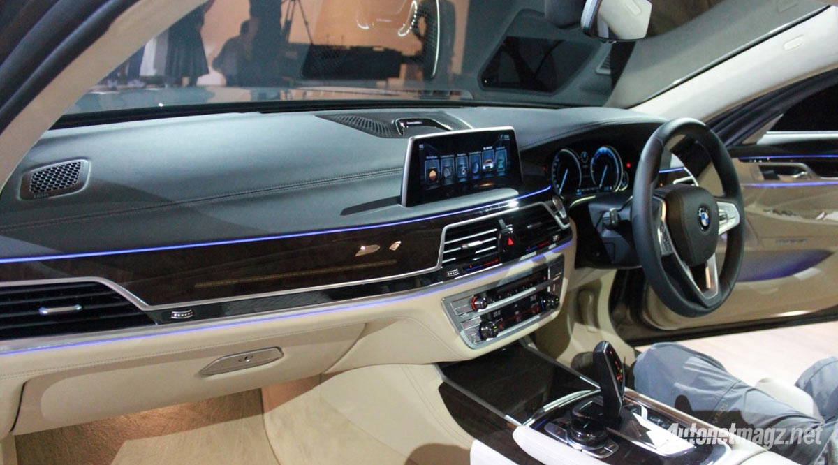 Berita, interior-bmw-seri-7: First Impression Review BMW 7 Series, Sedan Premium Tercanggih Saat Ini!