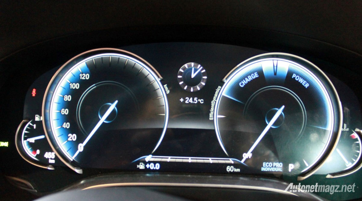 Berita, panel-instrumen-bmw-seri-7: First Impression Review BMW 7 Series, Sedan Premium Tercanggih Saat Ini!