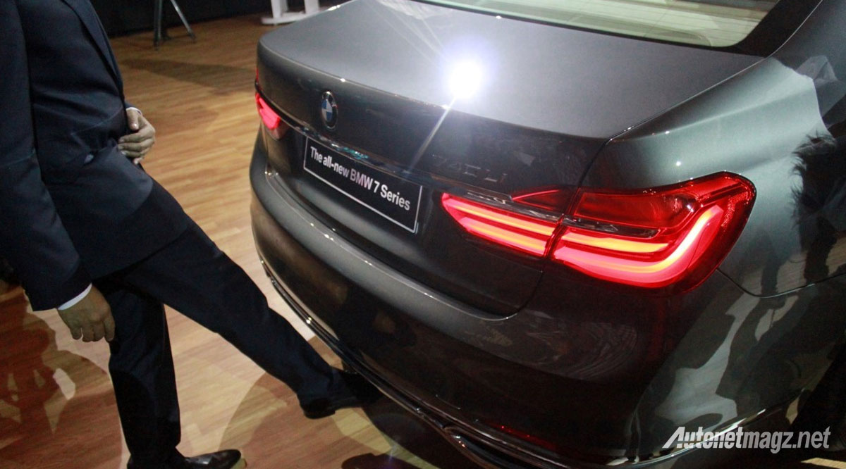 Berita, sensor-bagasi-bmw-seri-7: First Impression Review BMW 7 Series, Sedan Premium Tercanggih Saat Ini!