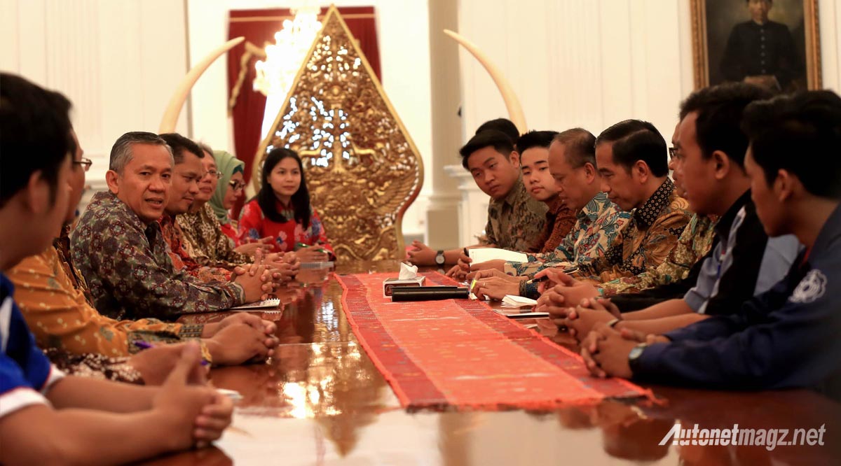Berita, tim-shell-eco-marathon-dan-presiden-jokowi-di-istana-negara: Presiden Jokowi Sambut Kedatangan Para Pemenang Shell Eco Marathon Asia di Istana Negara