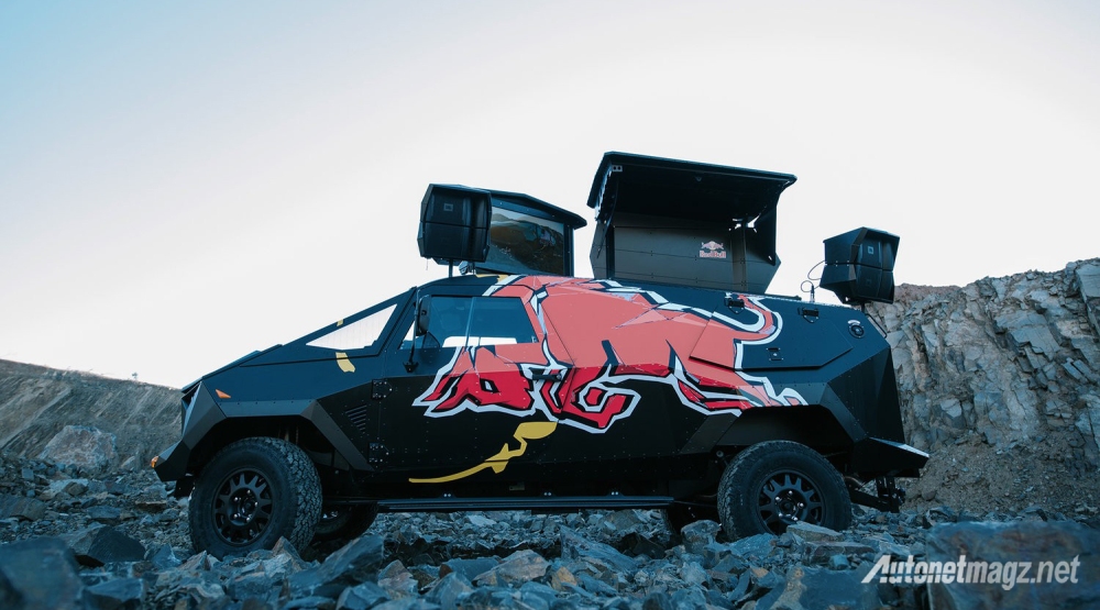 International, land-rover-red-bull-stealth-f-22-raptor-dj-party: Red Bull Membangun Land Rover Dengan Desain Ala Pesawat Tempur F-22 Raptor