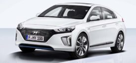 interior Hyundai IONIQ hybrid 2016