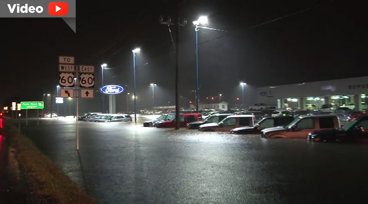 Berita, mobil baru ford kebanjiran: Hujan Badai Sebabkan 105 Mobil Baru Ford di Missouri Rusak Terendam Banjir