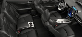 Toyota-Prius-PHEV-interior