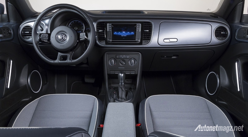 International, VW-Beetle-Denim-2016-dashboard: VW Bettle Denim Edition Tampil Dengan Gaya Klimis Dan Rapi