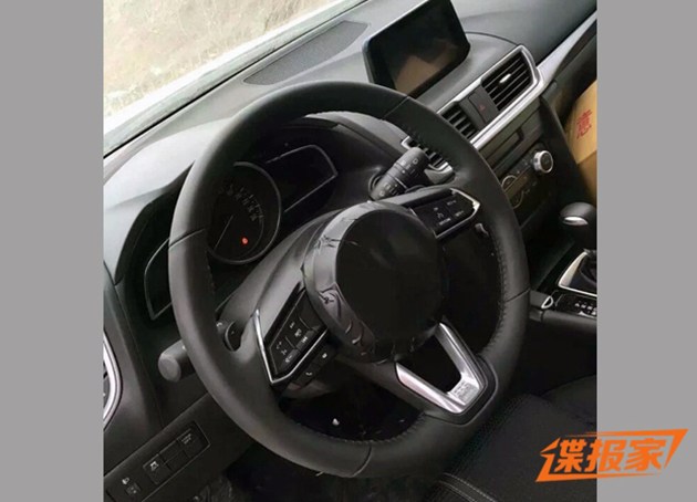 Berita, spyshot setir mazda 3 facelift: Penampakan Mazda 3 Facelift Terdeteksi di China