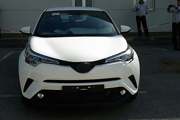 Berita, toyota c-hr white front: Foto Baru Toyota C-HR Versi Produksi Terdeteksi Lagi di Turki