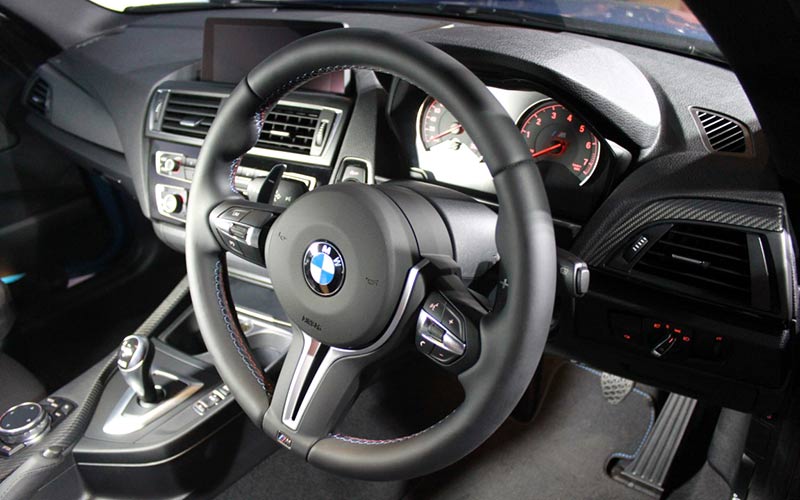 BMW, BMW-M2-Dashboard-and-Interior: BMW M2 Resmi Mengaspal di Indonesia Dengan Harga 1.3 Miliar