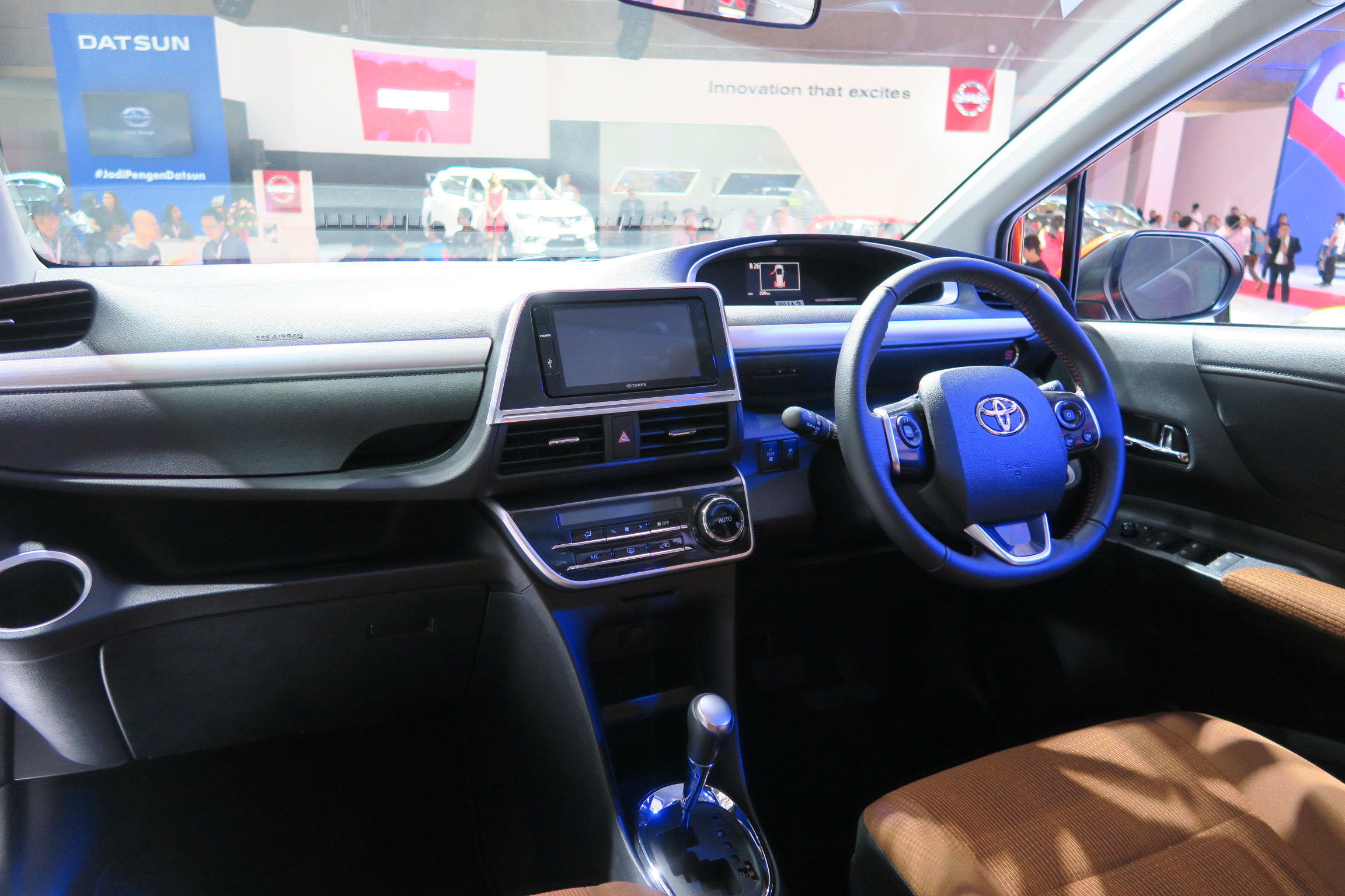 Toyota, Interior Toyota Sienta: First Impression Review Toyota Sienta Indonesia Tipe Q
