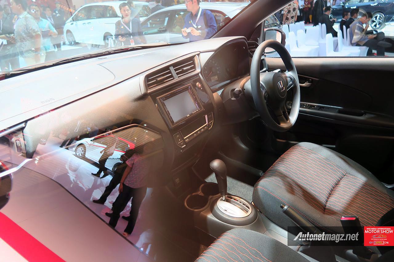 Honda, Interior dashboard New Honda Brio baru 2016: Harga Honda Brio Facelift Mulai 129 Juta, Tenaganya Naik!
