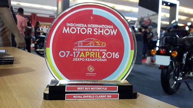 Nasional, Royal Enfield Classic 500 jadi Best Buy Motorcycle di IIMS 2016: Total Transaksi IIMS 2016 Sebesar 2,2 Triliun Rupiah, Bisnis Otomotif Nasional Menggeliat Kembali?