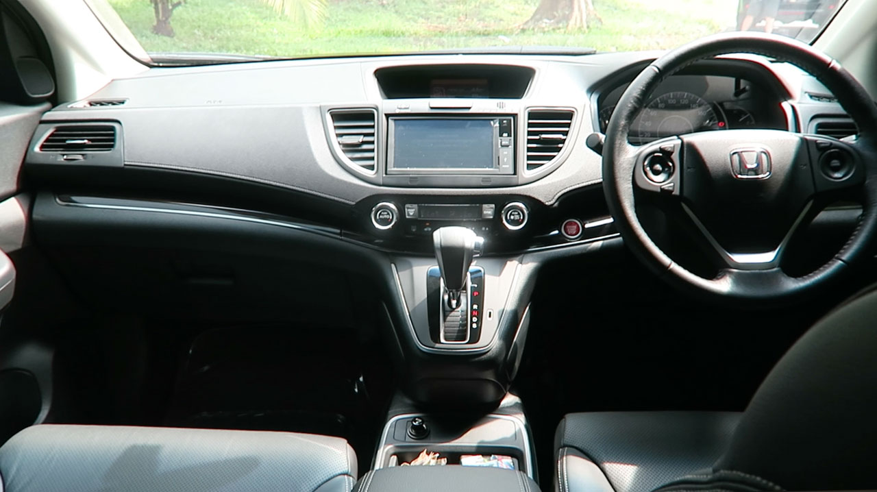 Honda, Honda-CRV-Interior-Dashboard-Facelift: Review Honda CR-V Facelift 2.4 Prestige : Huge Improvement, Tapi…