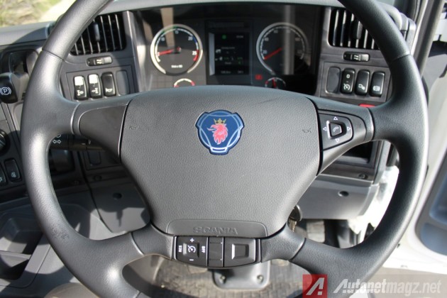International, Scania-P460-Steering-Wheel: First Impression Review Scania P460 6×6 Off Road Tractor Head