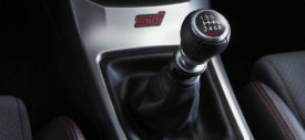 Interior Subaru WRX STi UK-spec