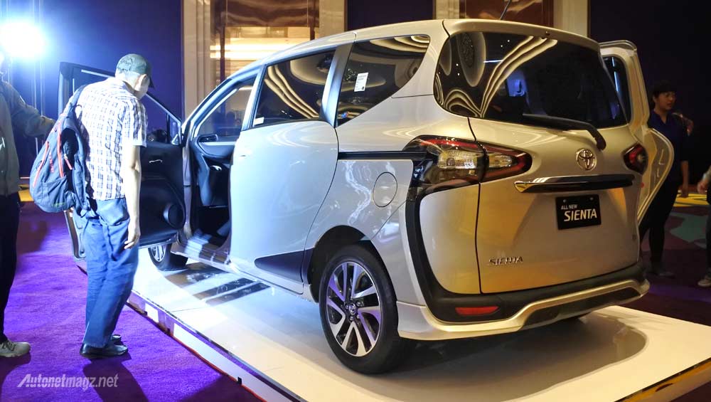 Mobil Baru, Fitur-Toyota-Sienta-Indonesia: Akhirnya Toyota Sienta Resmi Sampai Ke Tangan Konsumen Hari Ini