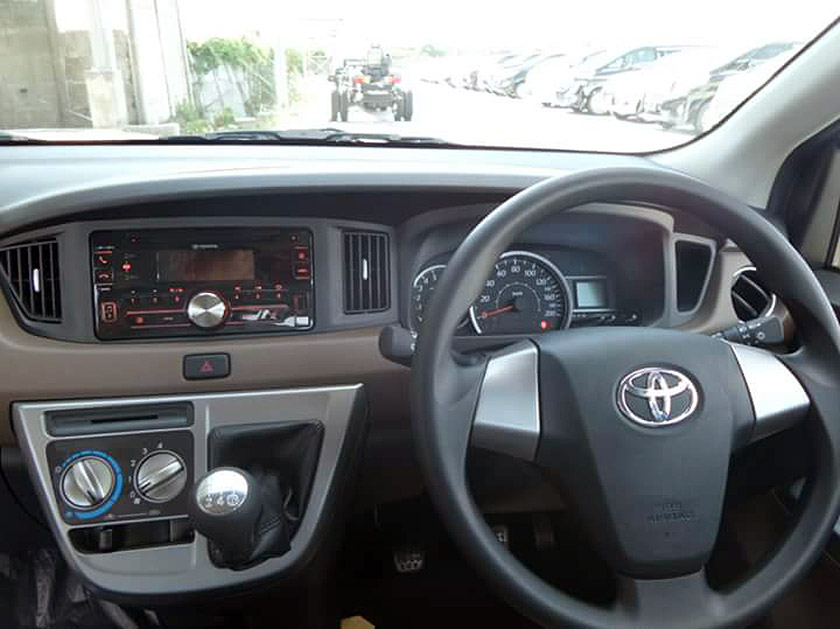 Mobil Baru, Interior dashboard Toyota Calya Daihatsu Sigra: Foto Jelas Toyota Calya Mulai Beredar, Sudah Disebar ke Dealer Toyota!
