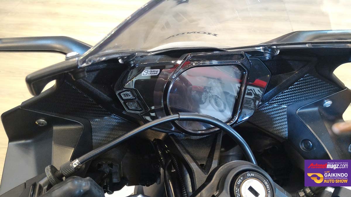 Honda, Speedometer digital Honda CBR250RR: First Impression All New Honda CBR250RR Indonesia di GIIAS 2016