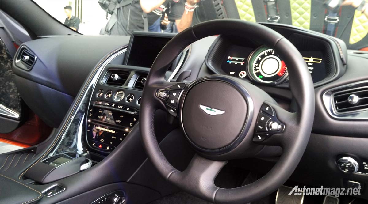 Aston Martin, aston martin db11 dashboard: Aston Martin DB11 Akhirnya Dirilis di Indonesia
