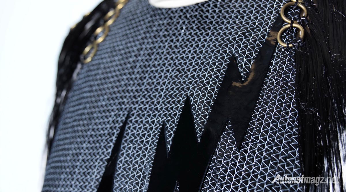 BMW, bmw-i8-carbon-fiber-dress-detail: BMW i8 Jadi Inspirasi Dress Berbahan Carbon Fiber