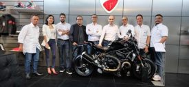 Claudio Domenicali CEO Ducati di showroom Ducati Indonesia