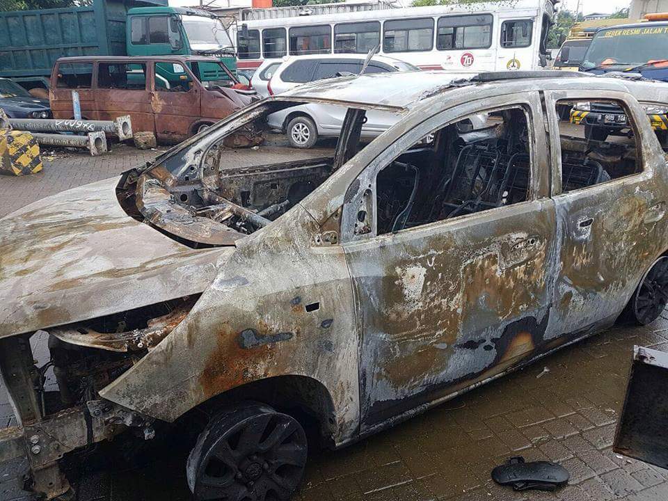 Berita, Chevrolet Spin Hangus Terbakar: Chevrolet Spin Meledak dan Terbakar Habis di Tol, GM Langsung Investigasi!