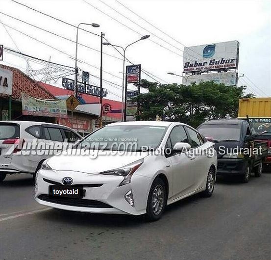 International, spyshot toyota prius 2017 indonesia: Wajah Toyota Prius 2017 Indonesia Terpotret, Apa Komentarmu?