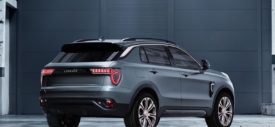 lynk & co 01 crossover side