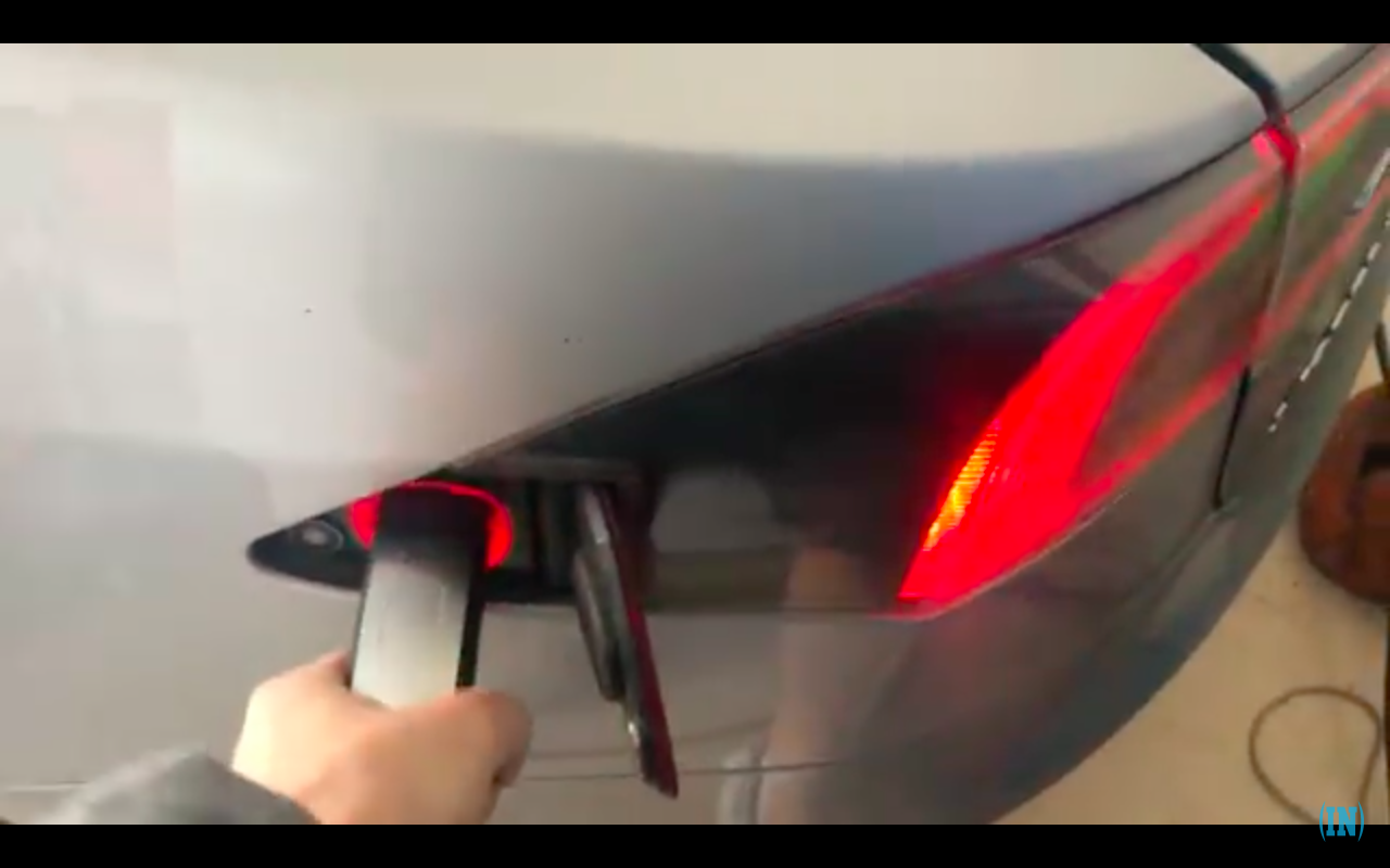 Berita, Screen Shot 2017-05-19 at 3.08.53 PM: Apa yang Akan Terjadi Apabila Mobil Tesla Anda Low-Batt?