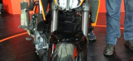 KTM Duke 250 sisi samping