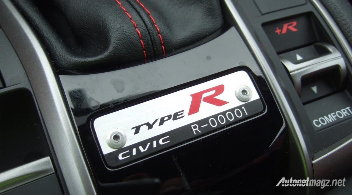 Honda, honda civic type r fk8 plaque: Unit Pertama Honda Civic Type R FK8 Laku Dilelang 2,7 M Rupiah!