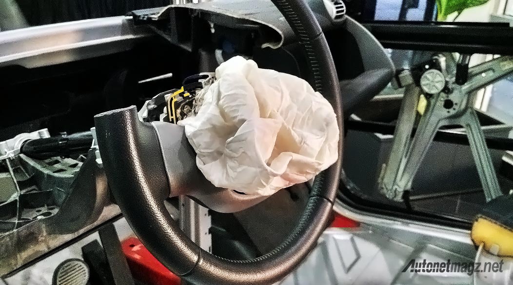 International, komponen airbag inflator takata: Niat Perbaiki Kabin, Airbag Takata Picu Kematian (Lagi)