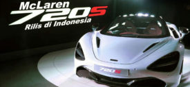 interior McLaren 720S