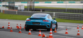 porsche media driving academy 2017 porsche 911 turbo s braking practice