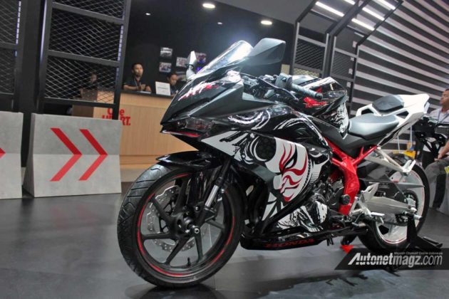 Honda CBR 250 RR Special Edition Kabuki GIIAS 2017 Samping