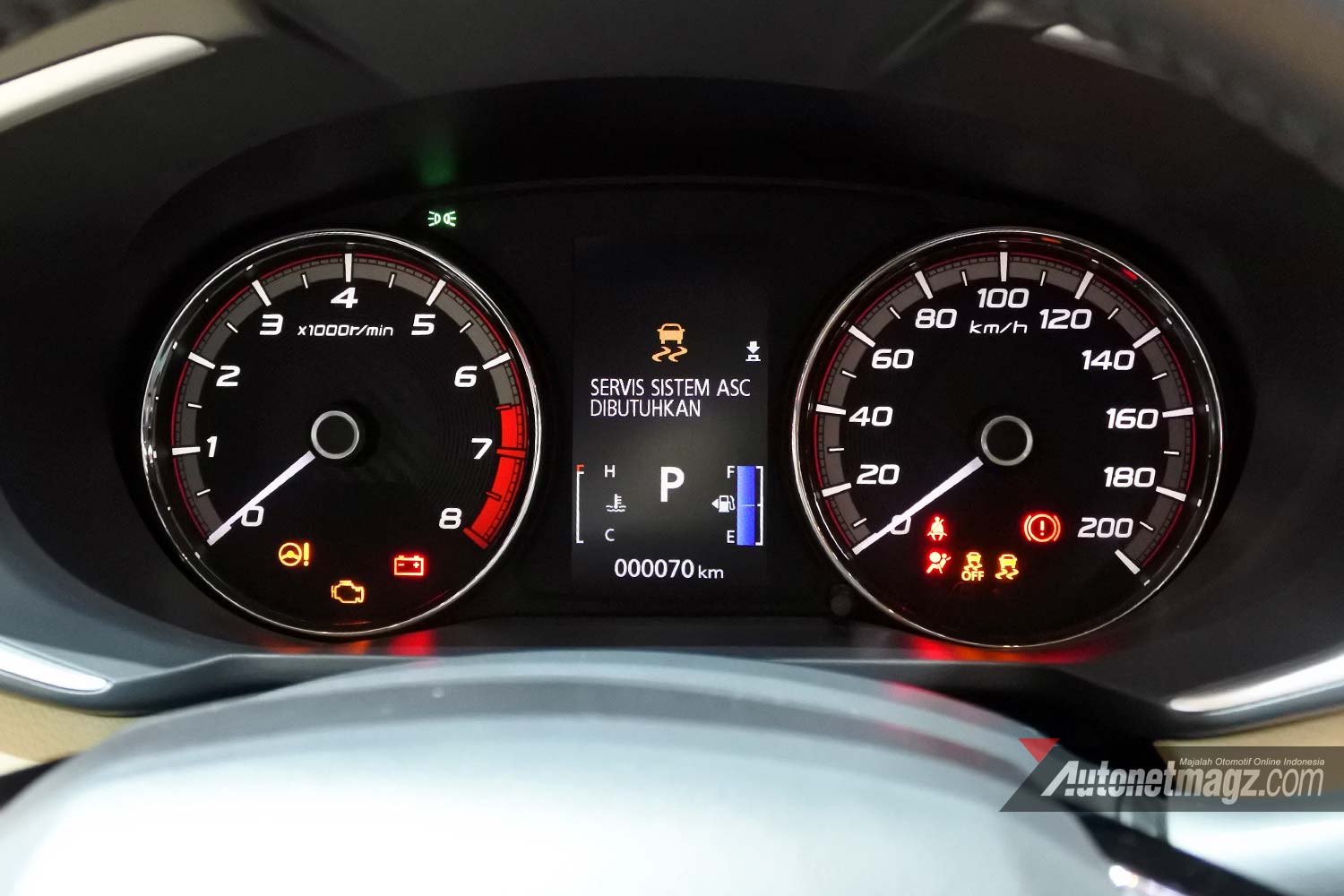 GIIAS 2017, Speedometer-Mitsubishi-Xpander: GIIAS 2017 : Resmi, Inilah Fitur dan Spesifikasi Mitsubishi Xpander