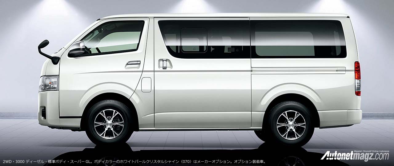 Berita, Toyota Hiace 2017 samping: Toyota Hiace 2017 Akan Meluncur Desember di Jepang