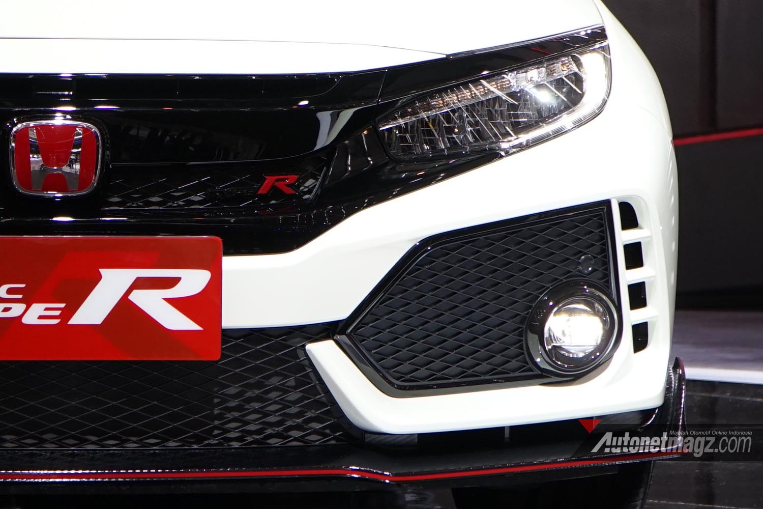 GIIAS 2017, honda civic type r fk8 indonesia giias 2017 front vents air curtain: First Impression Review Honda Civic Type R 2017 Indonesia