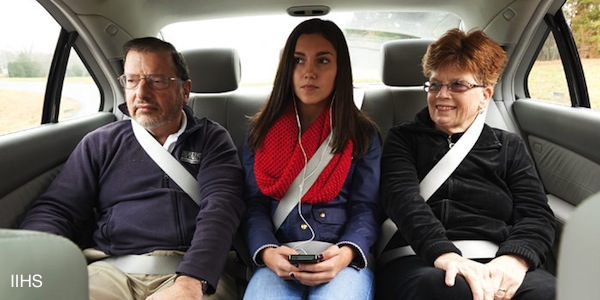 International, rear-seat-belt-2: IIHS : Penumpang Belakang Kerap Sepelekan Sabuk Pengaman