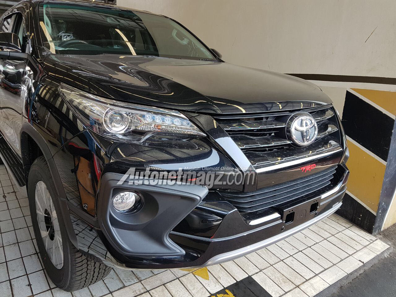 GIIAS 2017, toyota fortuner trd sportivo indonesia front spyshot: GIIAS 2017 : Toyota Fortuner TRD Sportivo, Calon Fortuner Termahal?
