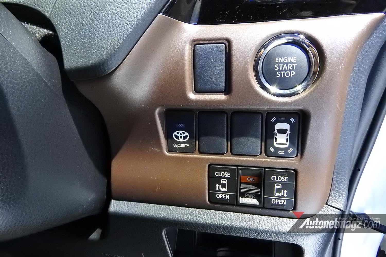 Mobil Baru, toyota voxy sliding door button: First Impression Review Toyota Voxy 2017 Indonesia