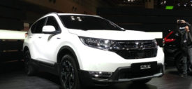 sisi depan Honda CR-V Hybrid