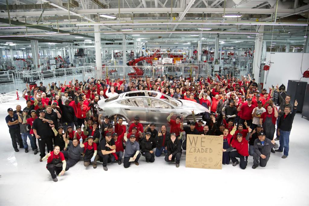 Berita, Pabrik Tesla factory employee: Tesla Pecat 400 Orang Pegawai Dalam Seminggu